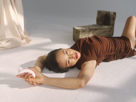 Stymulator łechtaczki sterowany aplikacją Sona 3 Cyber Purple LELO