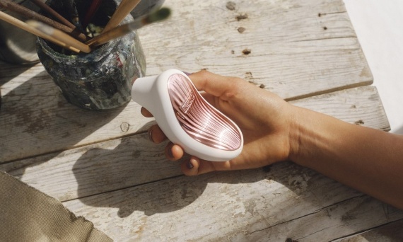 Wibrator czy masażer łechtaczki – co wybrać i co działa lepiej?