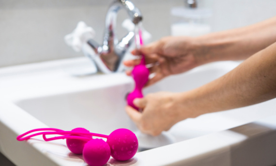 Jak używać jajeczek wibrujących? Poradnik krok po kroku