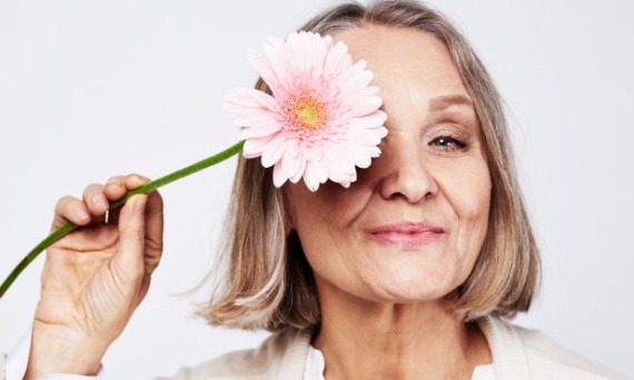 Gadżety erotyczne a menopauza – jak poprawić komfort życia seksualnego?